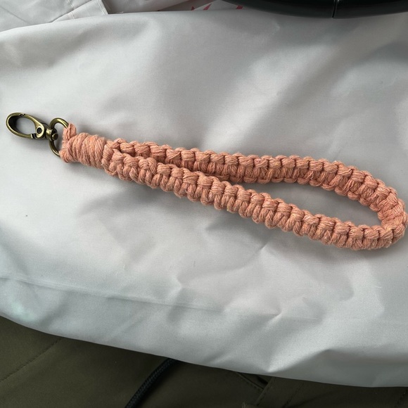 Macrame wristlet keychains - Picture 2 of 11